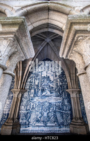 Kreuzgang der Kathedrale Se und Azulejos Kacheln, Port Portugal Stockfoto