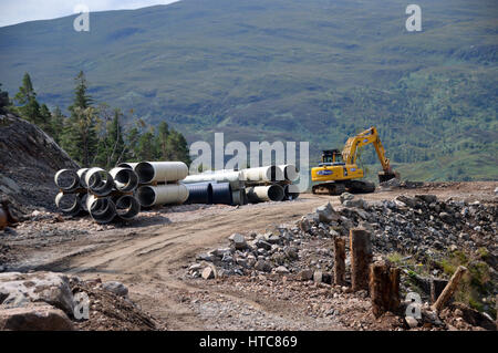 Constuction Site für ein Hydro Electric Schema im Gleann Cia-Aig auf dem Fußweg zu den schottischen Berg Corbett Meall Na h-Eilde, Schottisches Hochland. Stockfoto