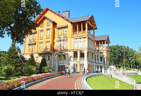 Kiew, UKRAINE - 14. September 2014: Mezhyhirya - ehemalige Privatresidenz von Ex-Präsident Yanukovich, jetzt offen für die öffentliche, Kyiv Region, Ukraine Stockfoto