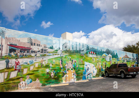 Kunst-Wandmalereien auf Outdoor-Gebäudewände in Lake Placid Florida bekannt als die Stadt von Wandmalereien Stockfoto