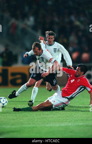 ALAN SHEARER & JANOS MATYUS Ungarn V ENGLAND 29. April 1999 Stockfoto