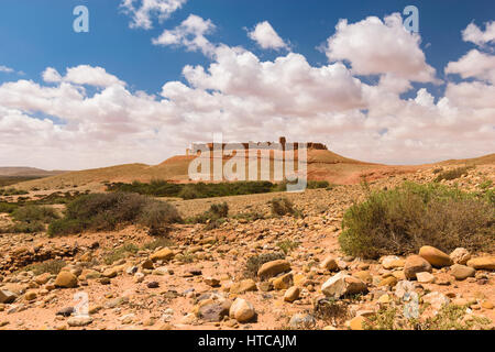 Schönes Bild von der alten historischen Ksar Tafnidilt neben dem Wadi Draa in der Nähe von Tan-Tan, Marokko. Stockfoto