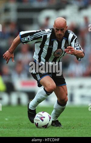 TEMUR KETSBAIA NEWCASTLE UNITED FC 7. August 1999 Stockfoto