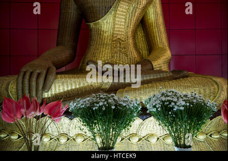 Myanmar (früher Burma). Bambus Buddha bei Taung Pauk Kyaung Kloster, Mawlamyine (Mawlamyaing) Stockfoto