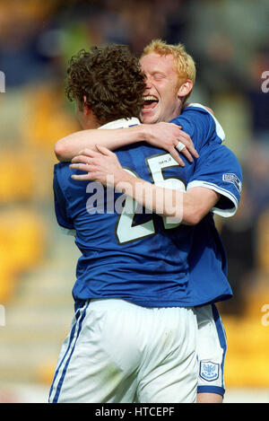 NATHAN LOWNDES & GERRY MCMAHON ST JOHNSTONE FC 14. August 1999 Stockfoto