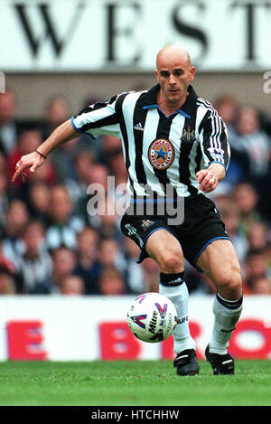 TEMUR KETSBAIA NEWCASTLE UNITED FC 19. September 1999 Stockfoto