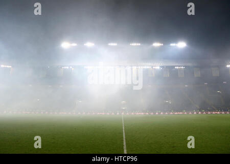 Charkiw, Ukraine - 15. November 2016: Panoramablick über Metalist Stadion vor dem Freundschaftsspiel zwischen der Ukraine und Serbien, Charkiw, Ukraine Stockfoto