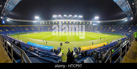 Charkiw, Ukraine - 15. November 2016: Panoramablick über Metalist Stadion vor dem Freundschaftsspiel zwischen der Ukraine und Serbien, Charkiw, Ukraine Stockfoto