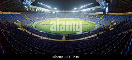 Charkiw, Ukraine - 15. November 2016: Panoramablick über Metalist Stadion vor dem Freundschaftsspiel zwischen der Ukraine und Serbien, Charkiw, Ukraine Stockfoto