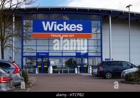 Basingstoke, Großbritannien - 9. März 2017: Äußere der Wickes Handels- und DIY-Hardware-superstore Stockfoto