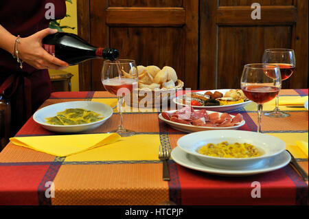 Italienisches Essen am Tisch im italienischen restaurant Stockfoto