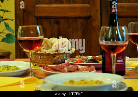 Italienisches Essen am Tisch im italienischen restaurant Stockfoto