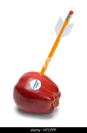 Gemeinsamen Kern Apple von Bleistift Pfeil, Isolated on White erschossen. Stockfoto