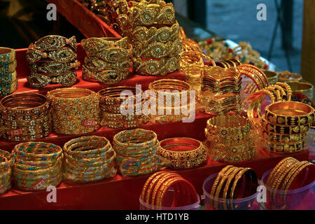 Bunte indische Armreifen Stockfoto