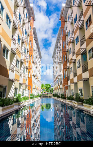 Apartment-Haus mit pool Stockfoto