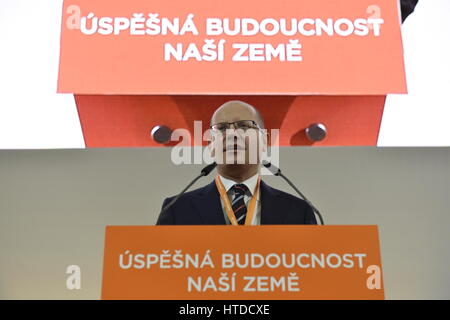 Brno, Tschechische Republik. 10. März 2017. Der tschechische Ministerpräsident Bohuslav Sobotka war neu gewählte Vorsitzende der Sozialdemokratischen Partei (CSSD) auf dem Parteitag etwa 67 Prozent der Stimmen heute in Brno, Tschechische Republik, 10. März 2017 zu gewinnen. Bildnachweis: Vaclav Salek/CTK Foto/Alamy Live-Nachrichten Stockfoto