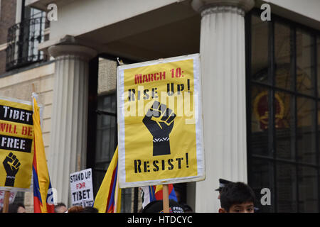 London, UK. 10. März 2017. Tibeter Jahrestag den 58. des tibetischen Aufstandes, marschieren von Downing Street bis zur chinesischen Botschaft in Portland Place. Bildnachweis: Matthew Chattle/Alamy Live-Nachrichten Stockfoto