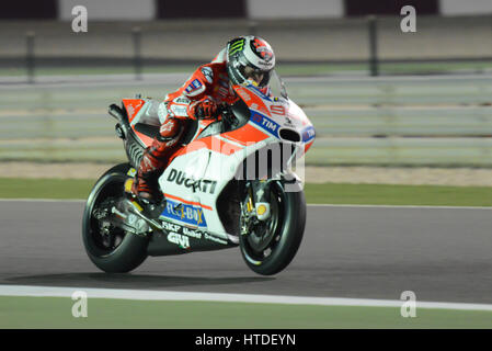 Losail Circuit, Katar. 10. März 2017. Jorge Lorenzo wh fährt Ducati auf der Strecke während der Tag einer der MotoGP Wintertest in Losail International Circuit. Bildnachweis: Gina Layva/Alamy Live-Nachrichten Stockfoto