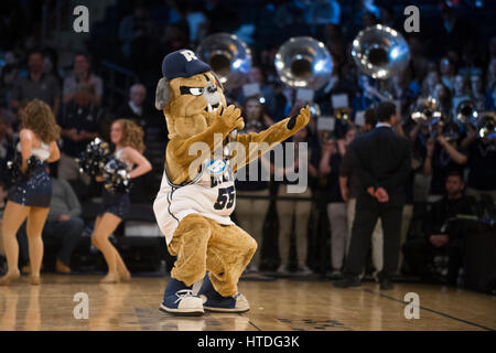 Madison Square Garden, New York, New York, USA. 9. März 2017. Die Butler Bulldogs Maskottchen führt beim 35. Big East Turnier während des Spiels zwischen der Xavier Musketeers und The Butler Bulldogs im Madison Square Garden, New York, New York. Obligatorische Kredit: Kostas Lymperopoulos/CSM/Alamy Live News Stockfoto