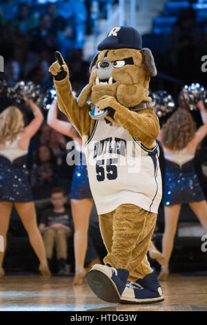 Madison Square Garden, New York, New York, USA. 9. März 2017. Die Butler Bulldogs Maskottchen führt beim 35. Big East Turnier während des Spiels zwischen der Xavier Musketeers und The Butler Bulldogs im Madison Square Garden, New York, New York. Obligatorische Kredit: Kostas Lymperopoulos/CSM/Alamy Live News Stockfoto