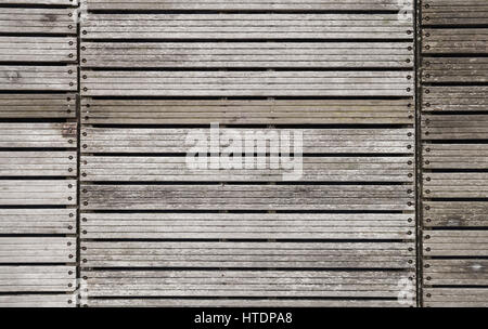 Graue Grunge Holzwand von Boards mit verrosteten Schrauben, Hintergrundtextur Foto gemacht Stockfoto