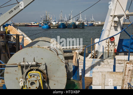 Drum Winde am Trawler, Angelboote/Fischerboote im Hafen von Wladyslawowo, Pommern, Polen Stockfoto