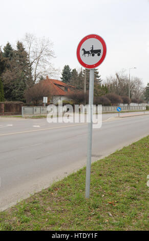 Pferd und Wagen zu unterzeichnen, in Ungarn Stockfoto