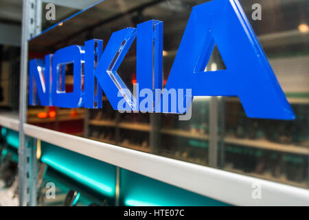 Salo, Finnland, 08.03.2017. Blick auf die Sammlung des Elektroniikka Museums Nokia Produkts. Stockfoto