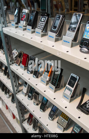 Salo, Finnland, 08.03.2017. Blick auf die Sammlung des Elektroniikka Museums Nokia Produkts. Stockfoto