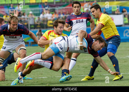 Rio De Janeiro, Brasilien. 11. August 2016 nimmt Chris Wyles (USA) an die Männer Rugby Sevens in einem Match vs. Spanien bei den Olympischen Sommerspielen 2016. © P Stockfoto