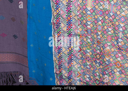 Bhutan Thimphu. Bhutan-Textilmuseum aka National Textile Museum. Museumsshop, Anzeige der traditionellen Handarbeit hochwertige Textilien. Stockfoto