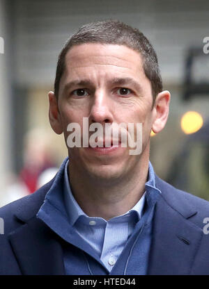 Der Immobilienmagnate Christian Candy vor dem Rolls Building in London, wo er, sein Bruder Nick und ihr Immobiliengeschäft der CPC Group, von dem Geschäftsmann Mark Holyoake wegen eines Darlehens in Höhe von &ACIRC;£12 Millionen Pfund verklagt werden. Stockfoto