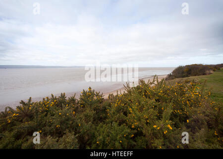 Über die Dee Mündung von der Klippe an der Thurstaston, Wirral Country Park, NW, UK Stockfoto