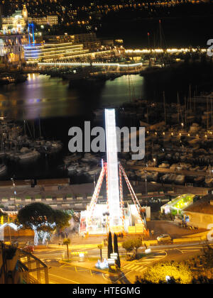 Riesenrad und Eisbahn im Port Hercule, hinter Hôtel Hermitage Monte-Carlo, Monaco, mediterran Stockfoto