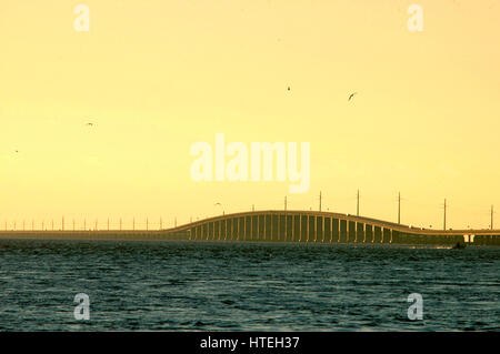 Neue Seven Mile Bridge gold Abendlicht Stockfoto