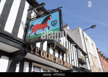 Pub Schild - Ye Olde Red Horse Inn, eine mittelalterliche Kneipe, Evesham, Worcestershire, England UK Stockfoto