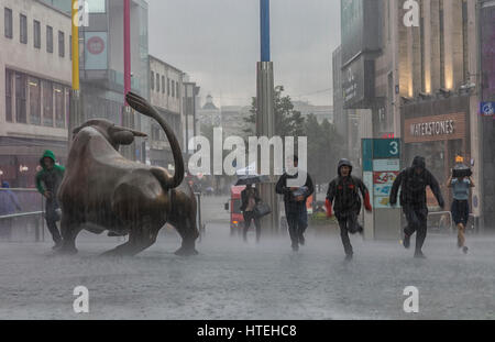 Bull Ring Birmingham am Tag des Juni 2016 Überschwemmungen Stockfoto