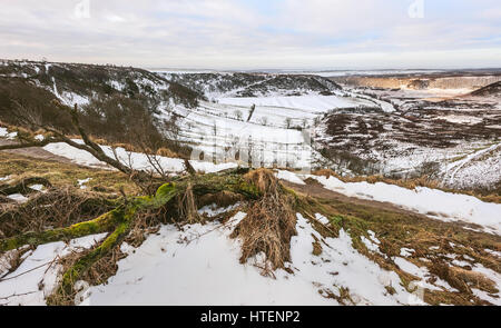 Goathland, Yorkshire, Großbritannien. North York Moors im Winter mit Blick auf das Loch des Horcum nach Schneefall im Winter in der Nähe der Dörfer Levisham und Goa Stockfoto