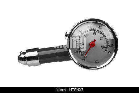 Auto Reifen Manometer mit roten Pfeil isoliert auf weißem Hintergrund Stockfoto