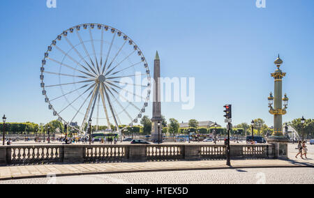 Frankreich, Paris, Place De La Concorde, Grand Karussell Feries Rad und der Obelisk von Luxor Stockfoto