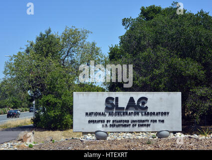 Schild am Eingang zum SLAC National Accelerator Laboratory, Palo Alto, Kalifornien, USA Stockfoto