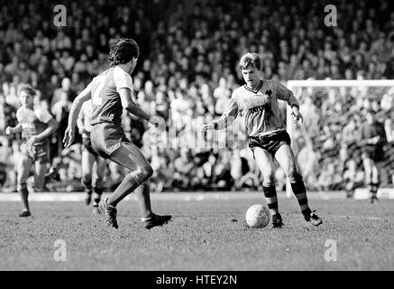 Fußballer Campbell Chapman in Aktion Wolverhampton Wanderers V Shrewsbury Town 6. April 1985 Stockfoto