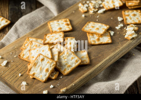 Knusprig salzigen glutenfreie Cracker verzehrfertige Stockfoto