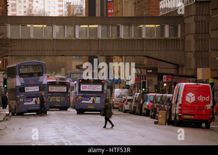 Glasgow City Stadtbild Straßenszene Busse und Fußgänger Stockfoto