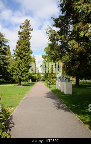 Grove House Gärten Gateway, Dunstable, Bedfordshire, sind einer der Dunstables beeindruckenden Gärten für die Öffentlichkeit im Herzen der Stadt. Stockfoto