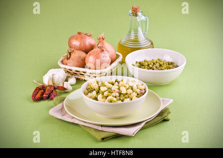 Erbsen und Nudeln Suppe. Stockfoto