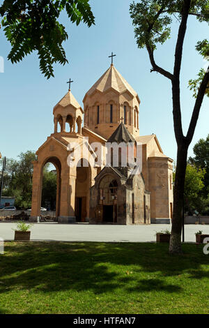 Die Heilige Mutter Gottes Katoghike Kirche und Surb Anna Kirche von Eriwan, der Hauptstadt von Armenien. Stockfoto