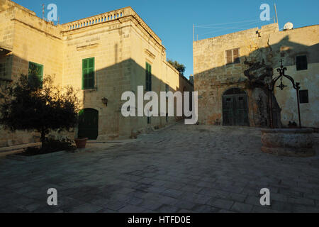 Mesquita Square, Mdina, Malta - benutzt für die Dreharbeiten aus mehreren Szenen in Game of Thrones. Der Kampf zwischen Jaime Lannister und Ned Stark dieses Beitrags Stockfoto