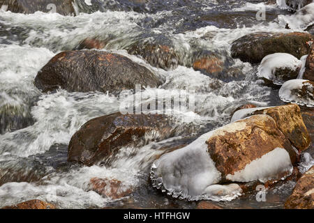 Stony Brook, Harriman State Park, New York, im Winter Stockfoto