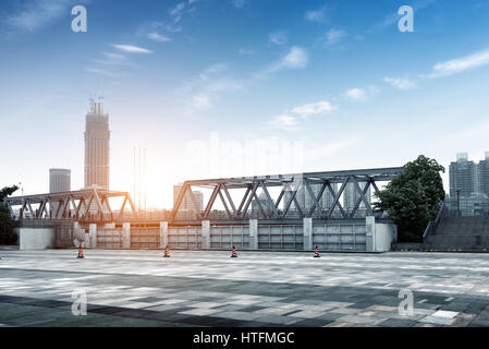 Mit Sitz in Shanghai, vor hundert Jahren die Stahlbrücke. Stockfoto